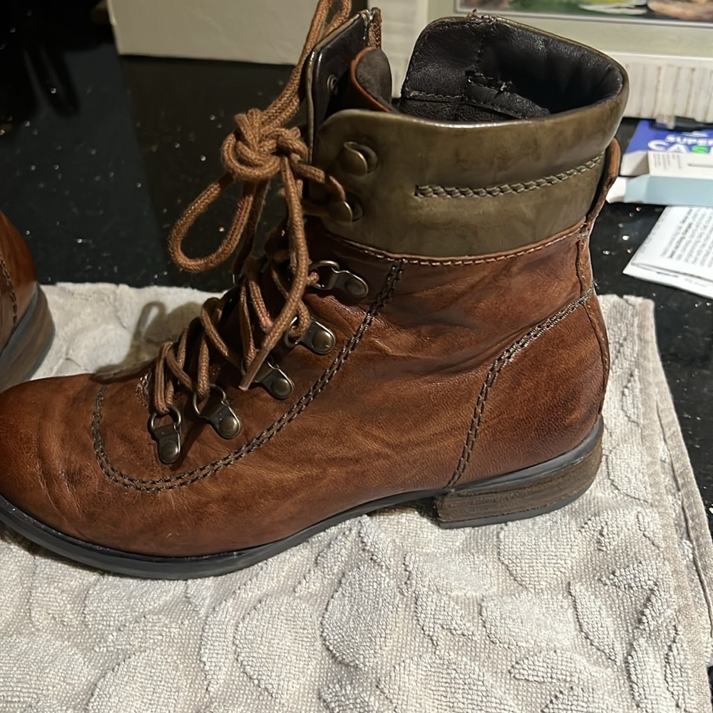 Josef Seibel leather lace up boot - Picture 2 of 4